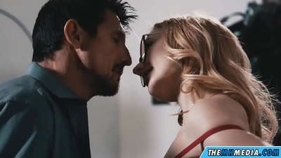 هڪ slutty سونهري سان رومانوي جنسي